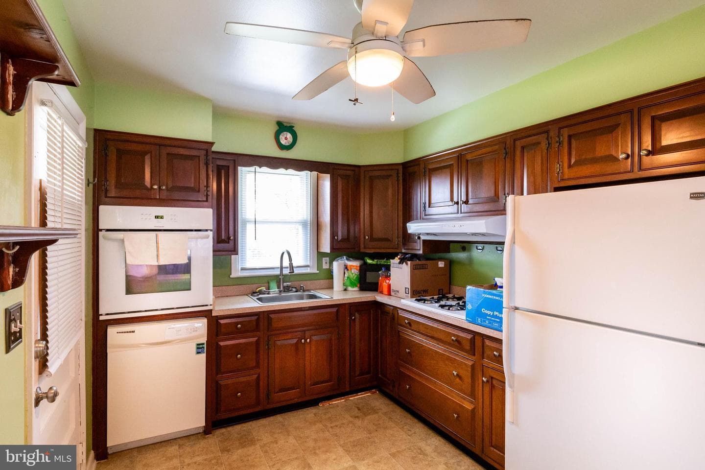 2403 Harwood photo 15