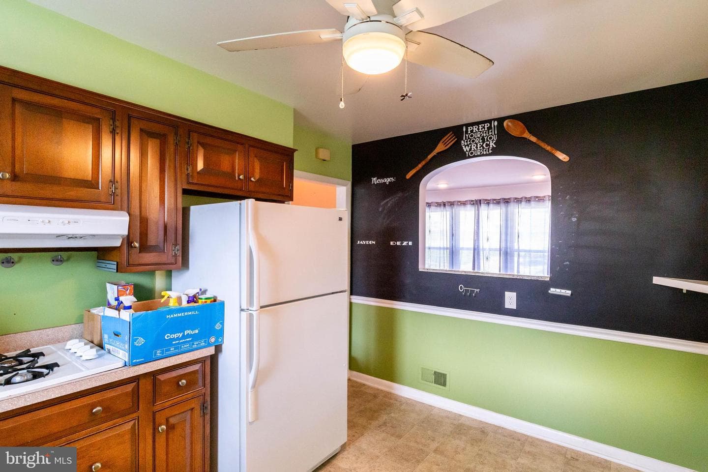 2403 Harwood photo 17