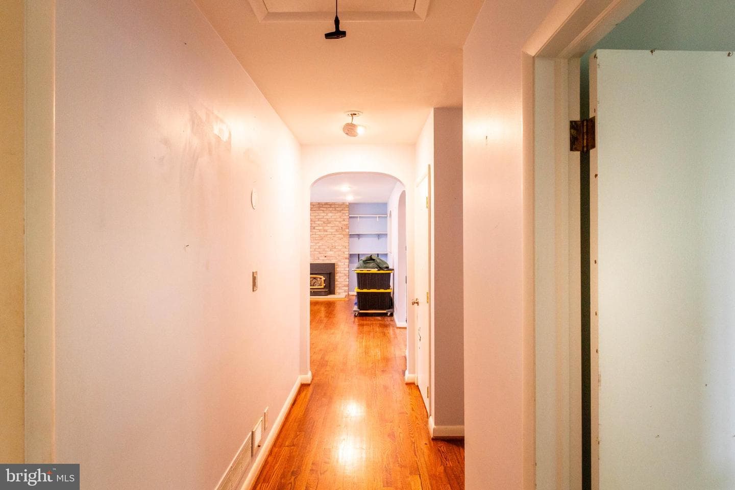 2403 Harwood photo 22