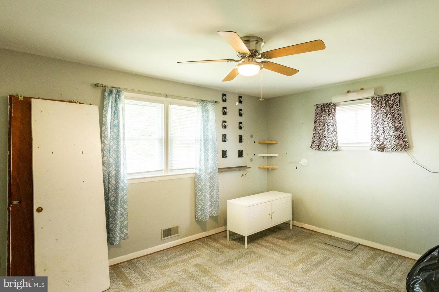 2403 Harwood photo 25