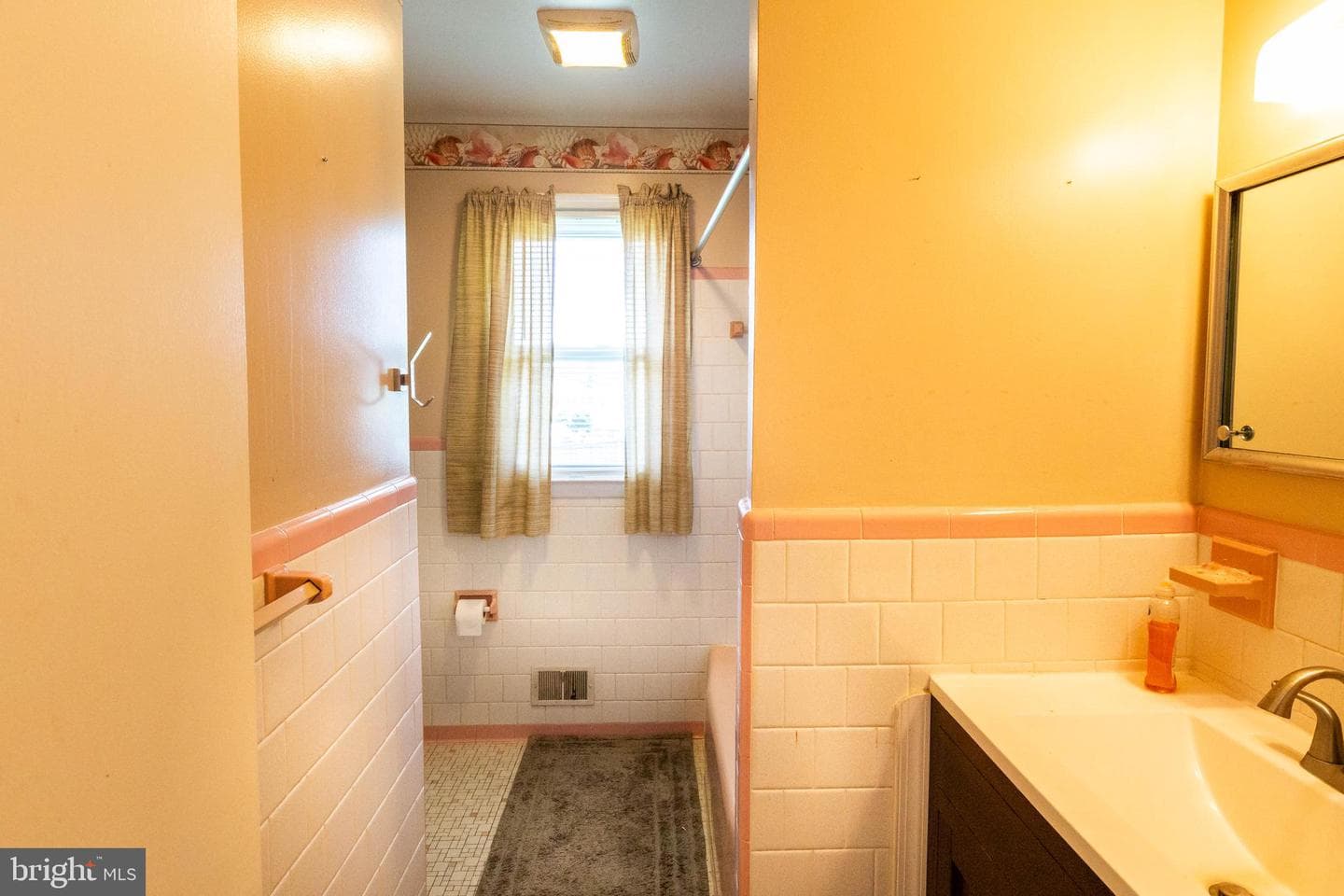 2403 Harwood photo 33