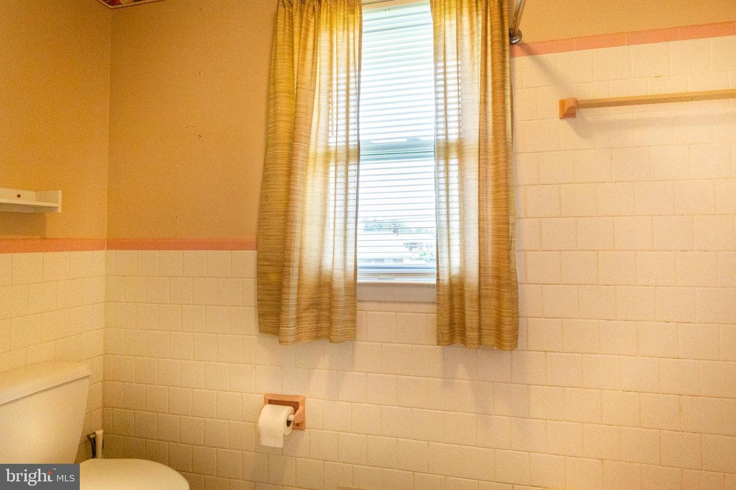 2403 Harwood photo 35