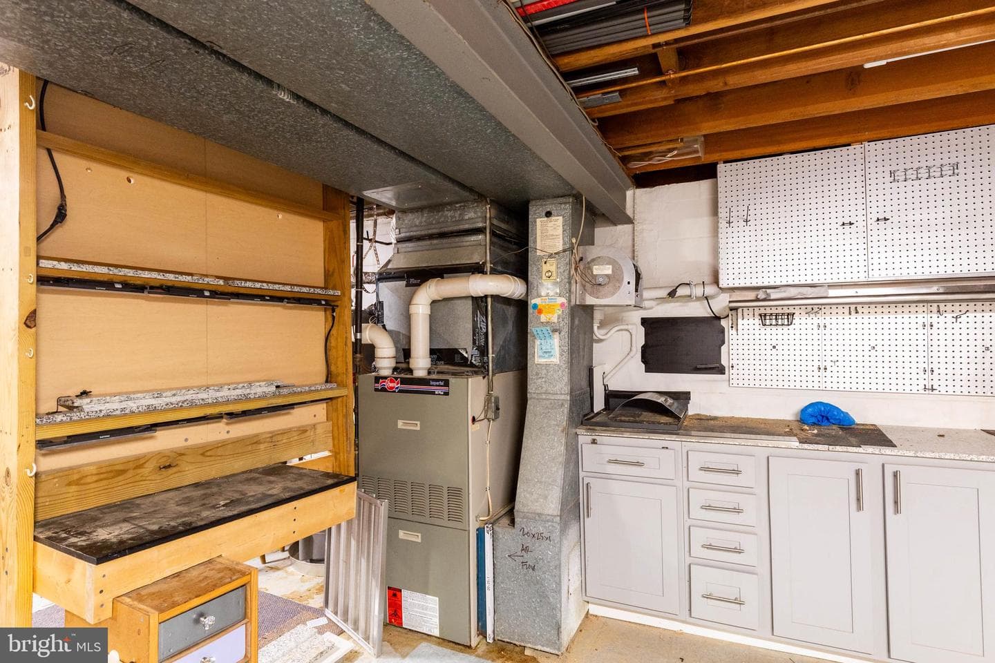 2403 Harwood photo 42