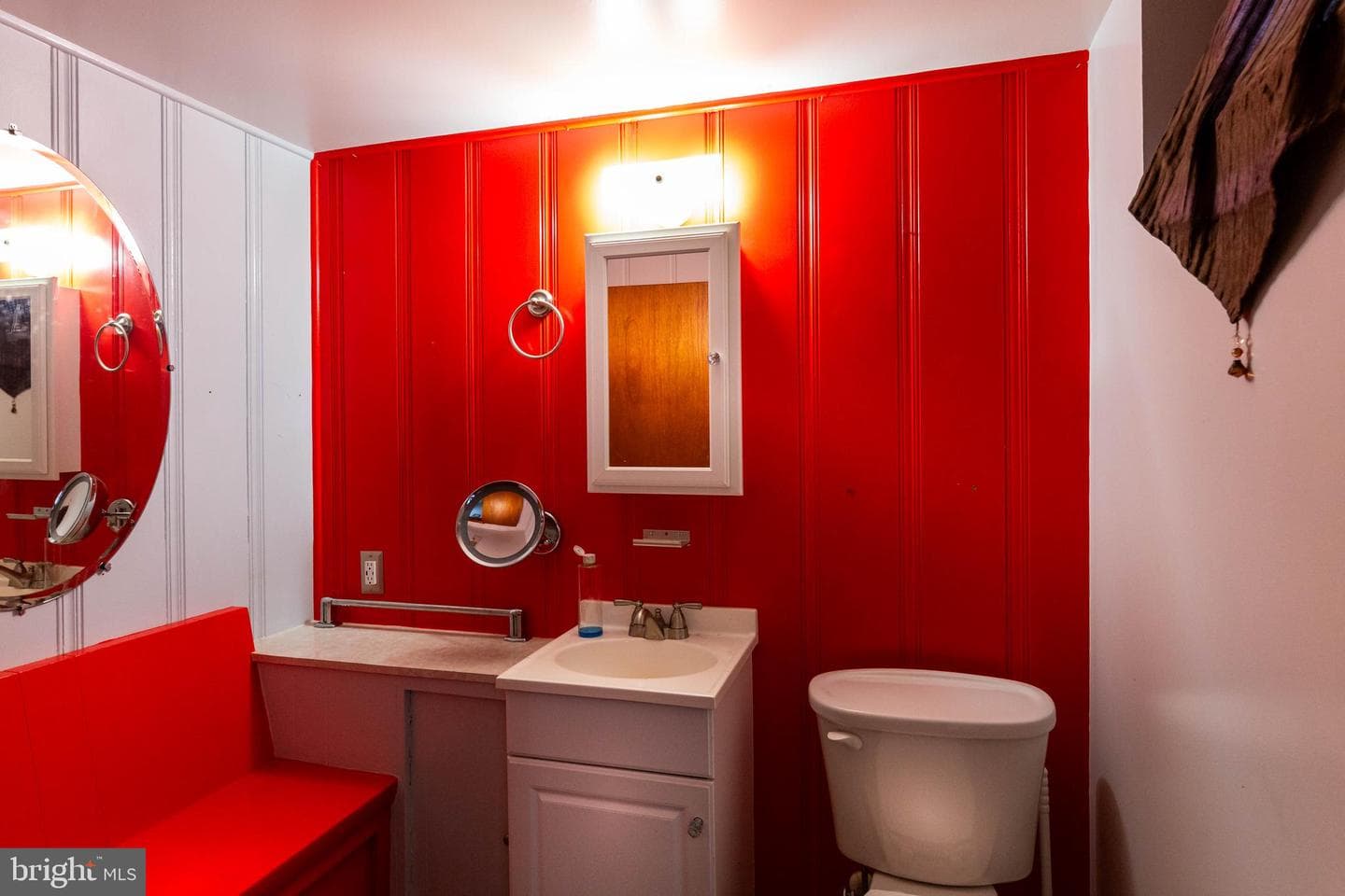 2403 Harwood photo 44