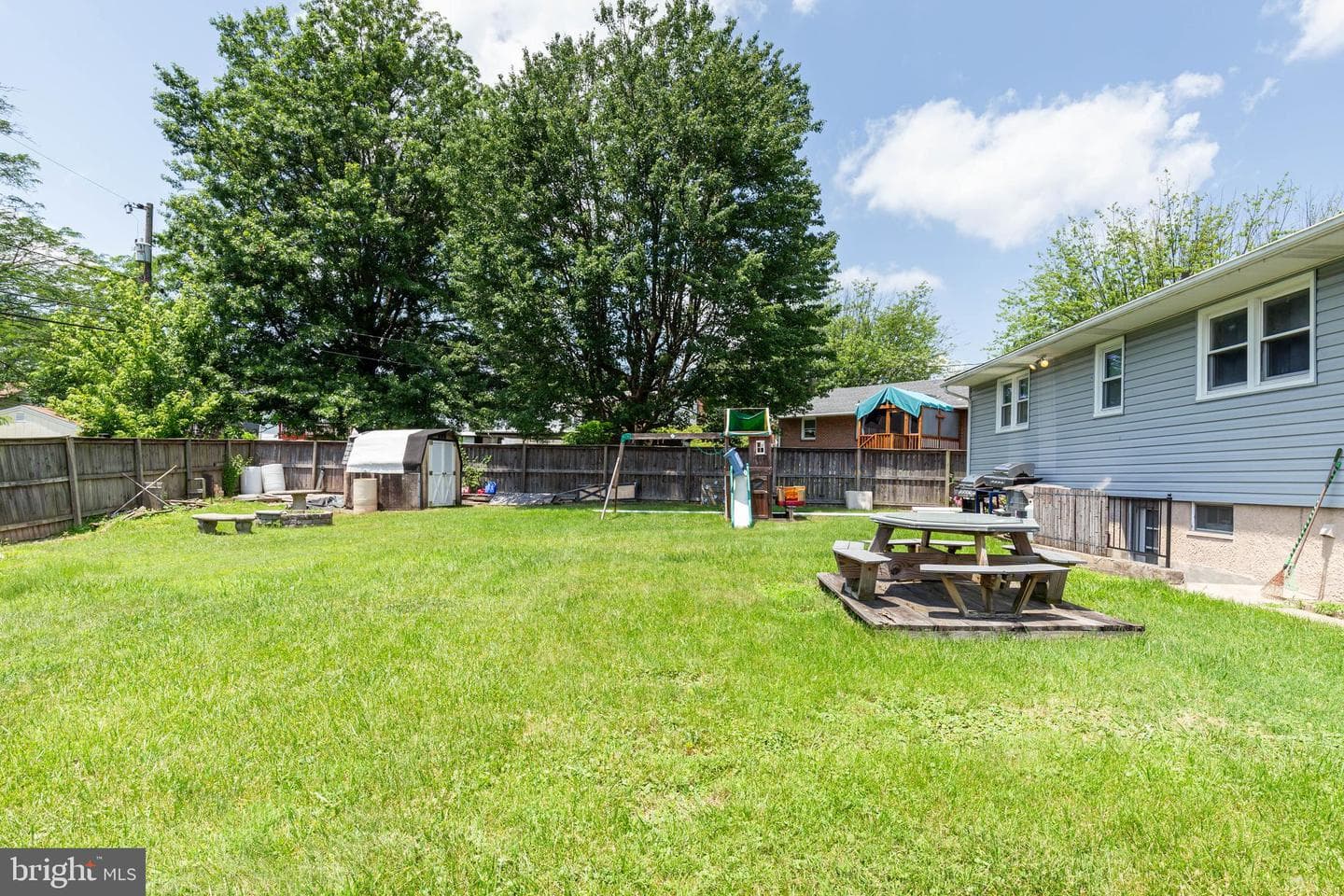 2403 Harwood photo 8