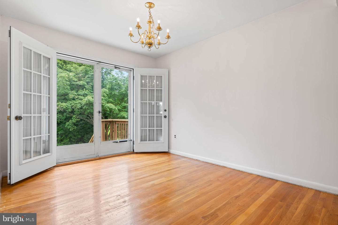 210 Rothwell Drive photo 11