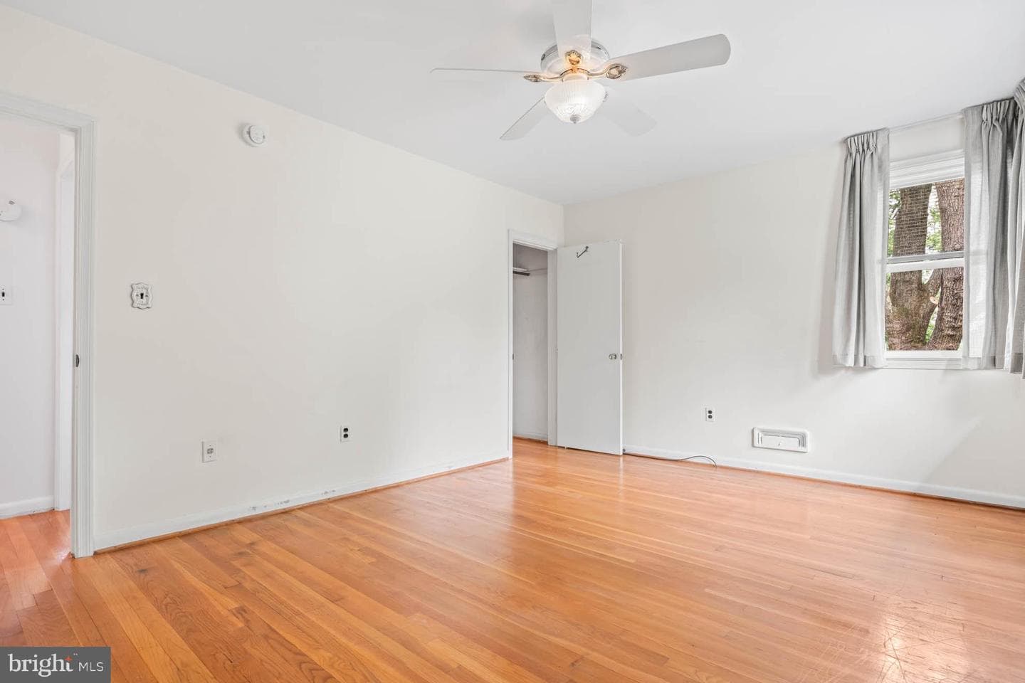 210 Rothwell Drive photo 20
