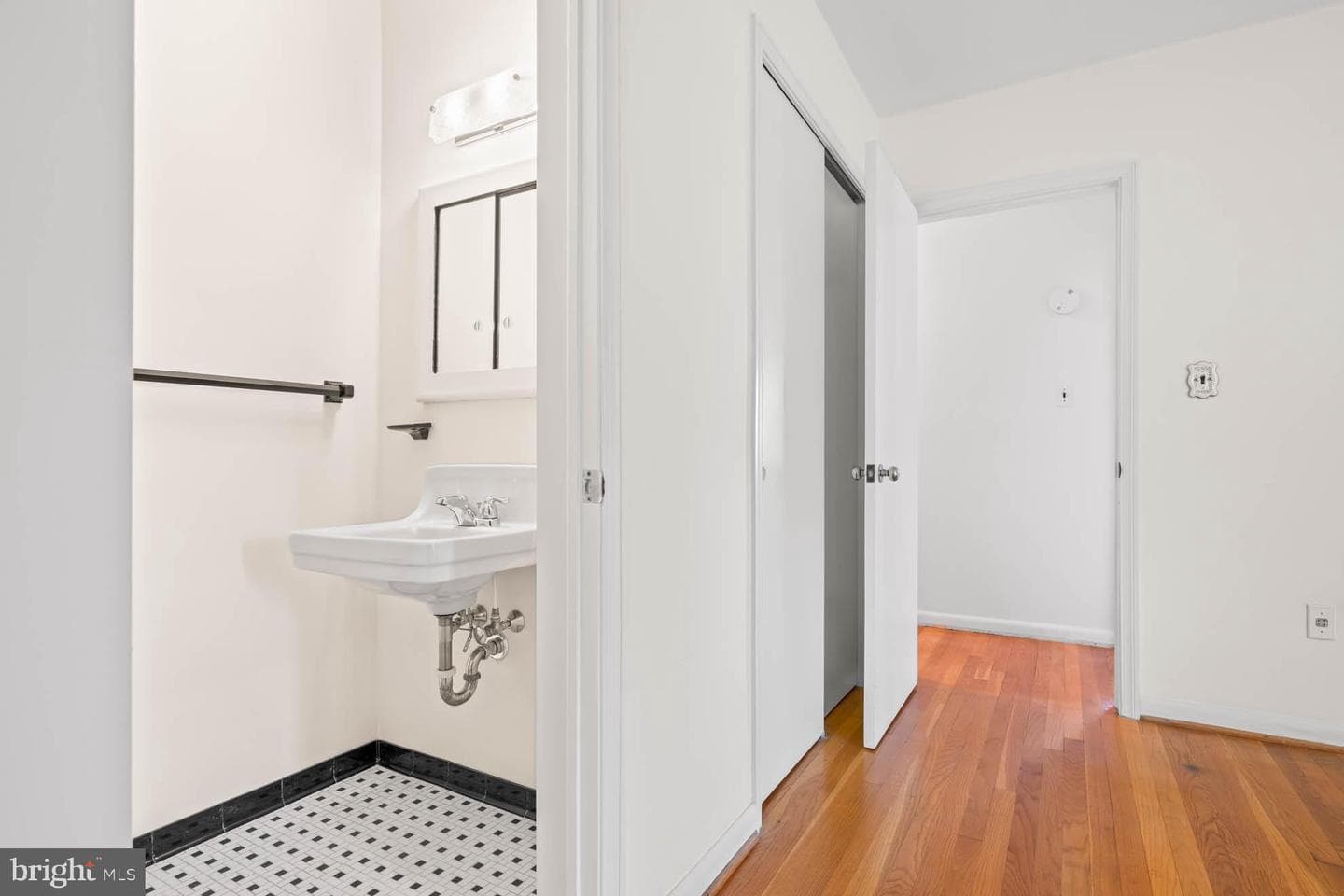 210 Rothwell Drive photo 21