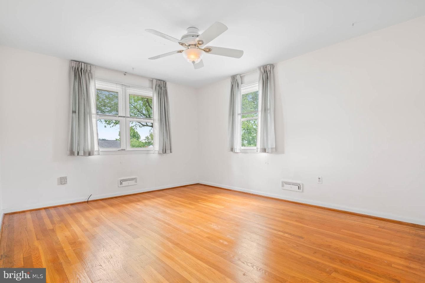 210 Rothwell Drive photo 23