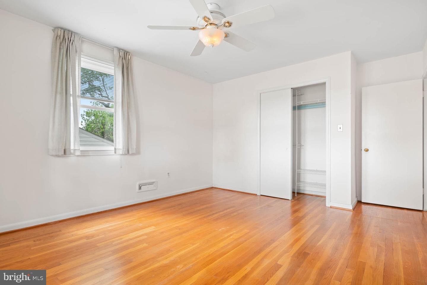 210 Rothwell Drive photo 24
