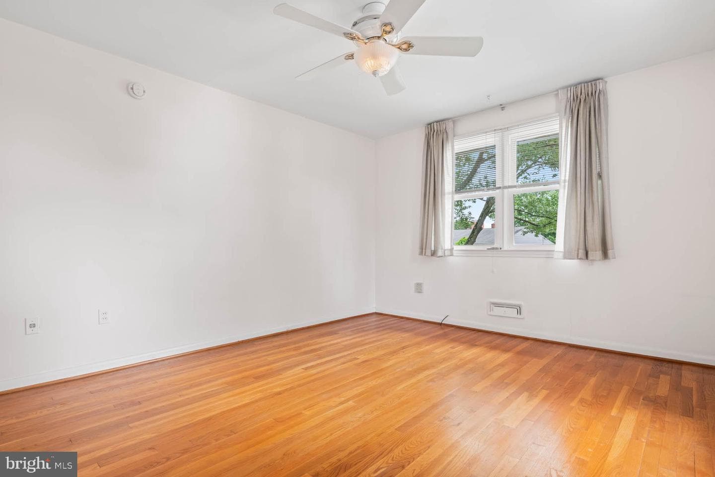 210 Rothwell Drive photo 26