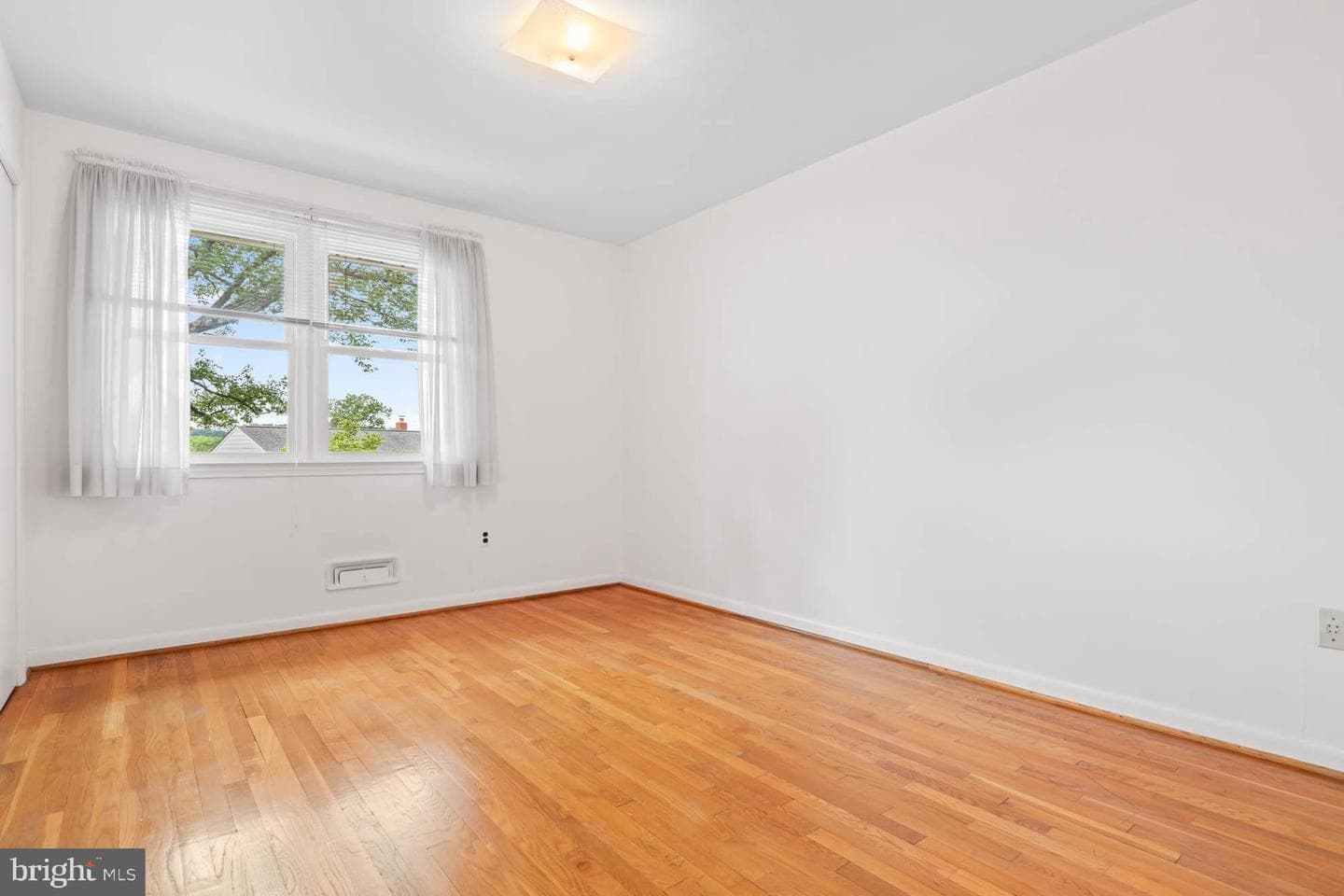 210 Rothwell Drive photo 27