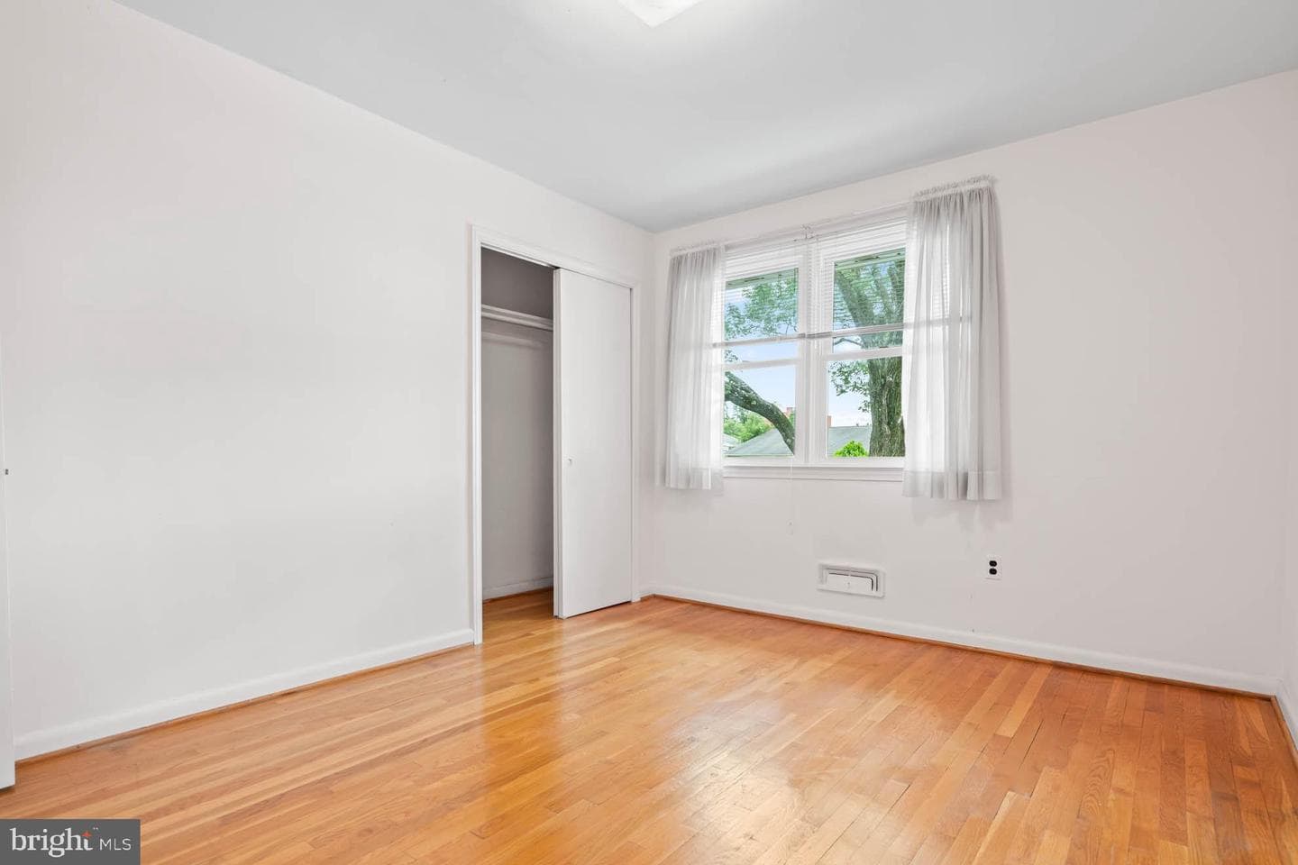 210 Rothwell Drive photo 28