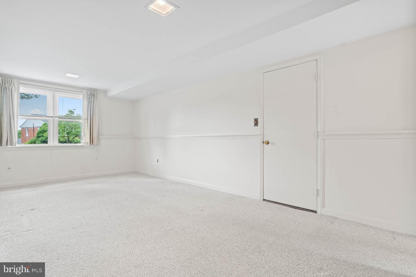 210 Rothwell Drive photo 32