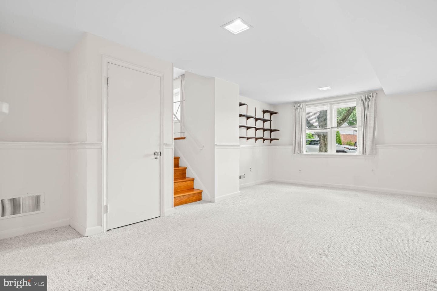 210 Rothwell Drive photo 33