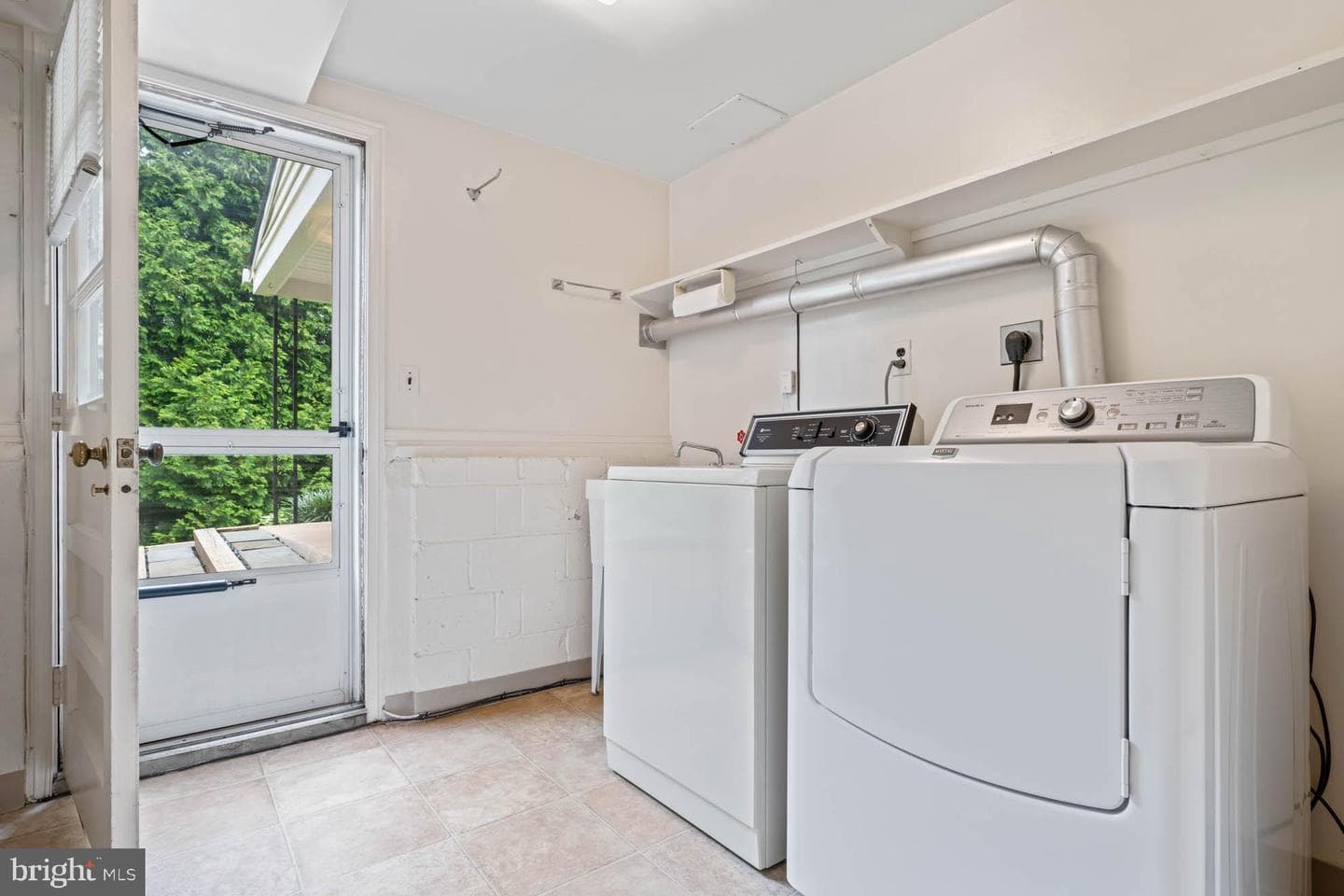 210 Rothwell Drive photo 37