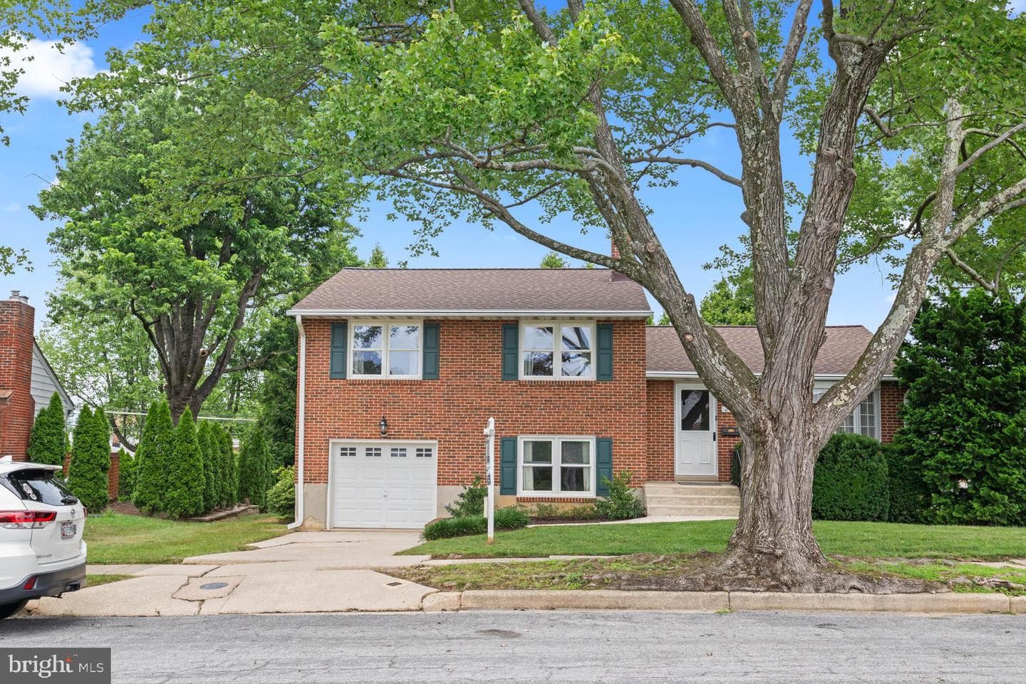 210 Rothwell Drive photo 4