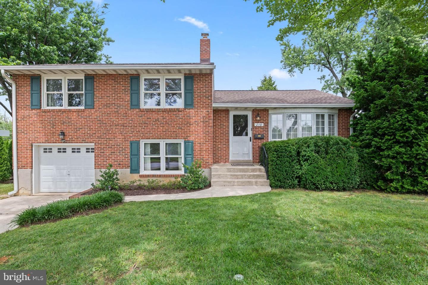 210 Rothwell Drive photo 44