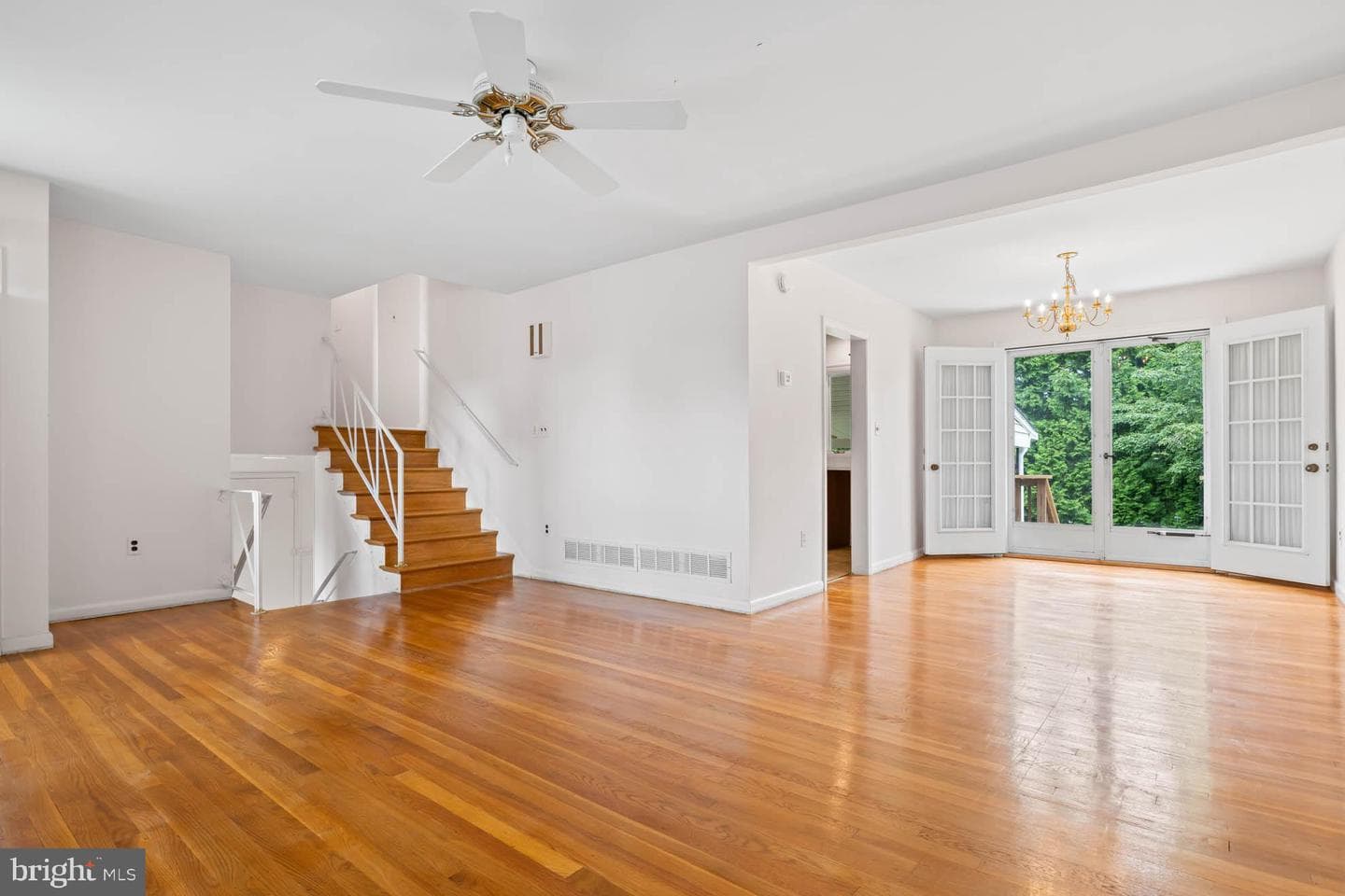 210 Rothwell Drive photo 8
