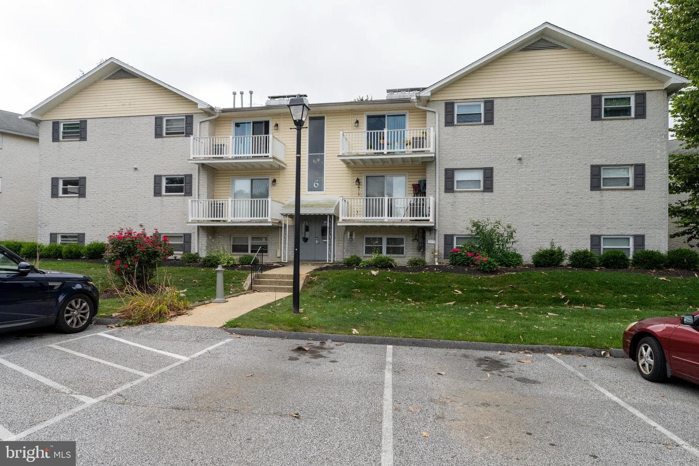 6 Warren Lodge Ct #2d