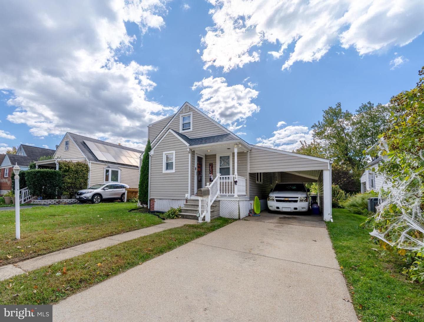 2519 Wycliffe Road photo 2