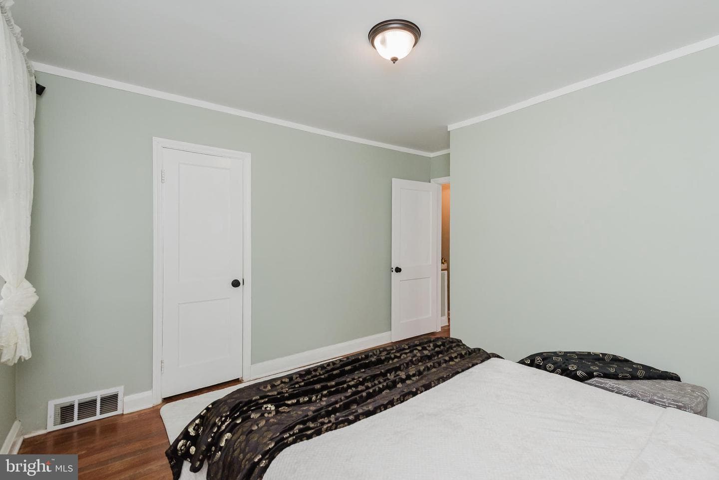 570 47th Street photo 18