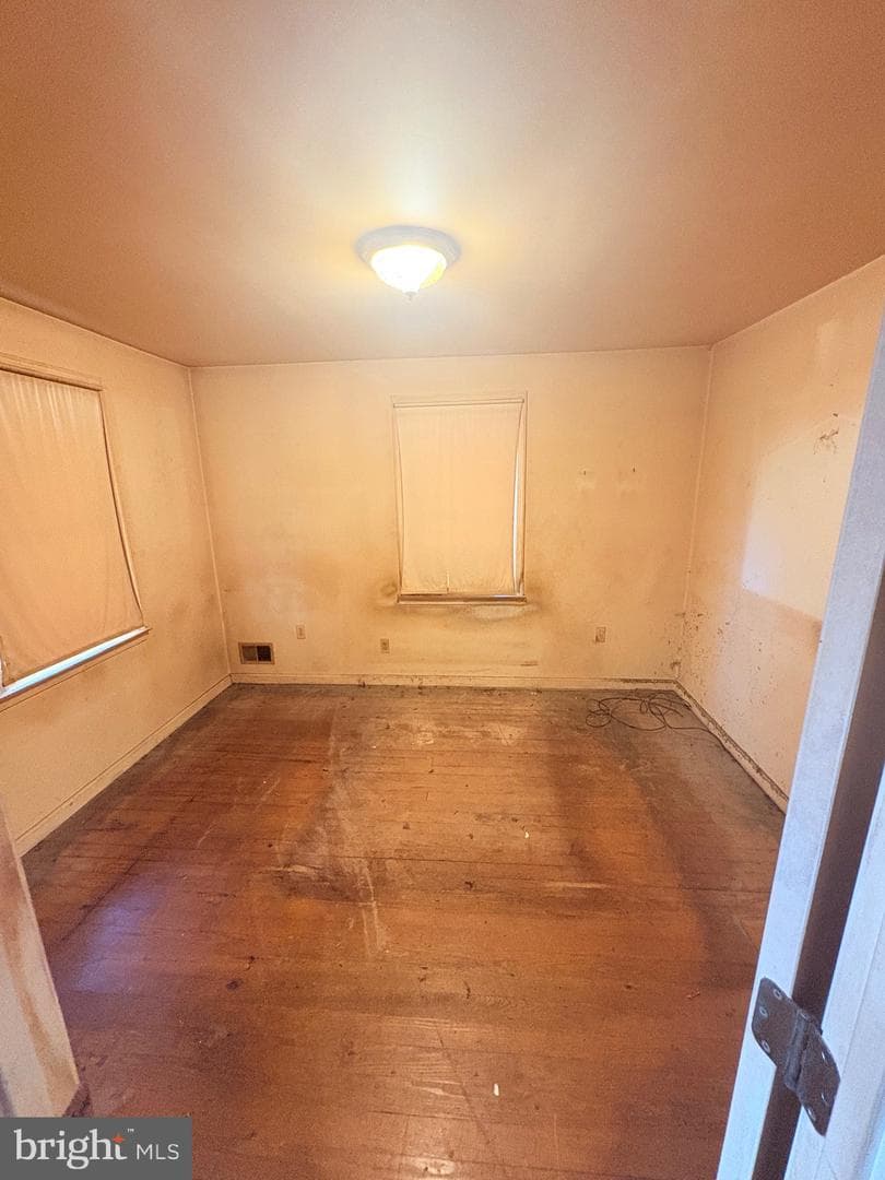 7501 Riddle Avenue photo 5