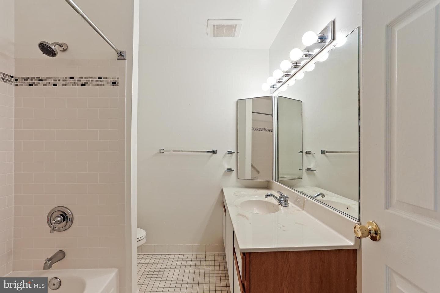 1 Ginford Place #303 photo 23