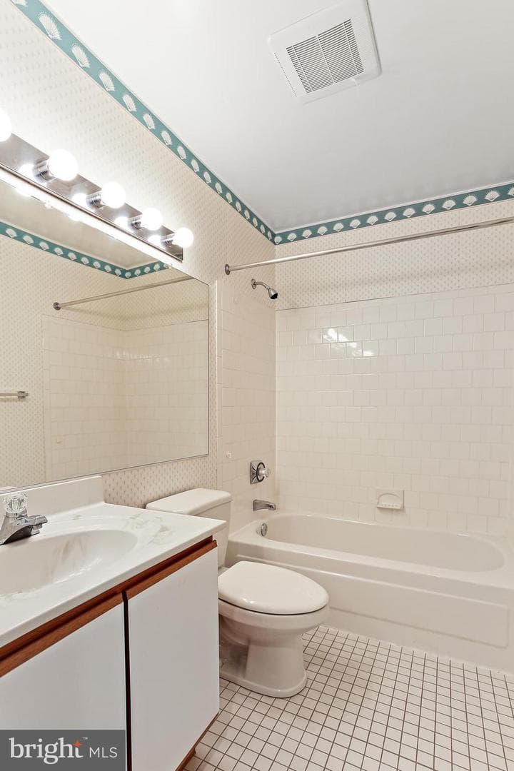 1 Ginford Place #303 photo 27