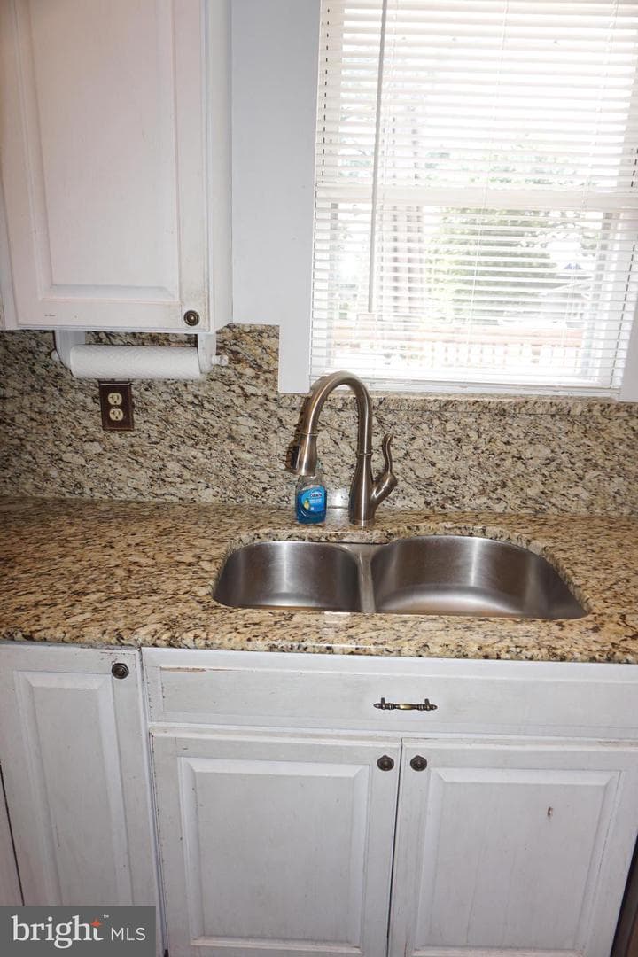 8610 Oak Road photo 16