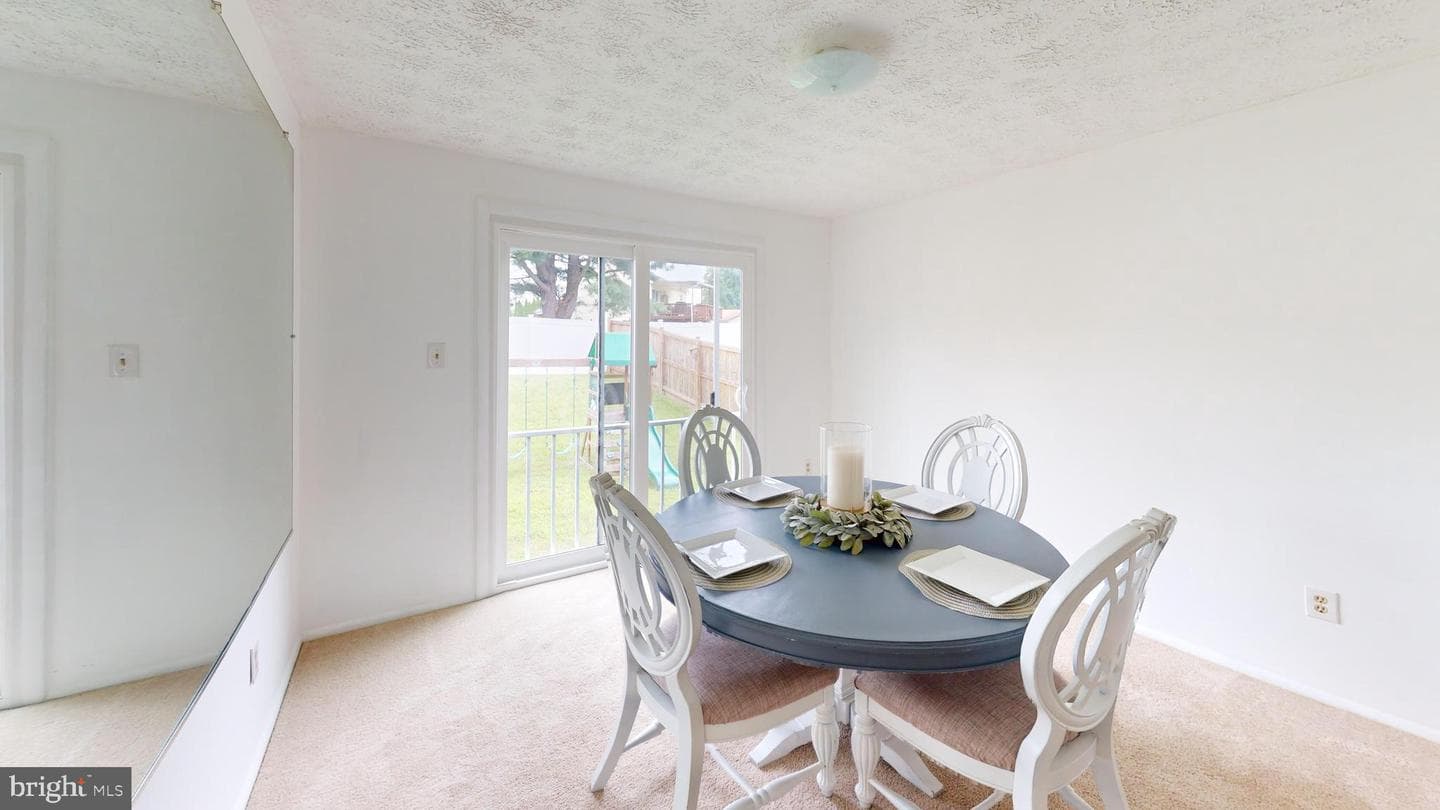 9622 Winands Road photo 5