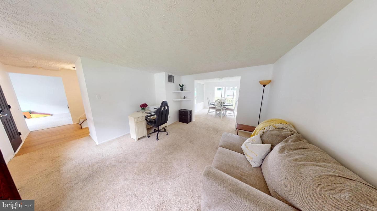 9622 Winands Road photo 6