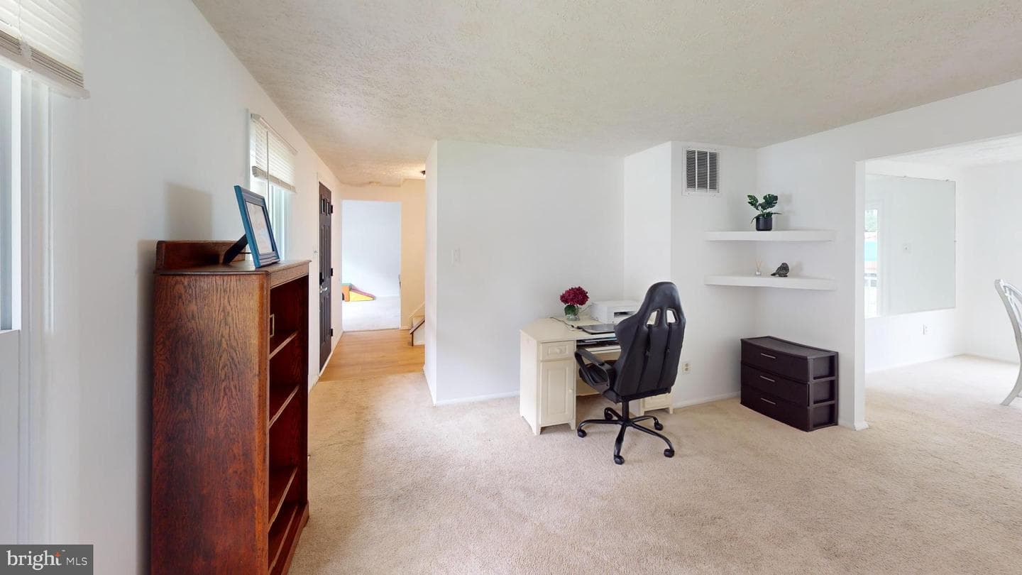9622 Winands Road photo 9