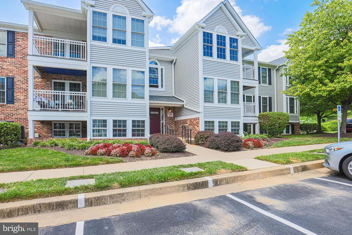 1301 Greenbriar Circle #7-1301 photo 3