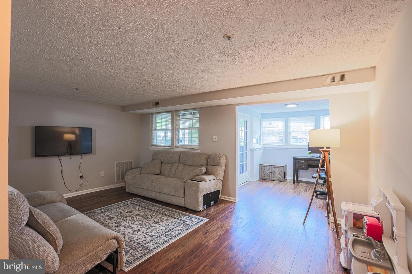 1301 Greenbriar Circle #7-1301 photo 5