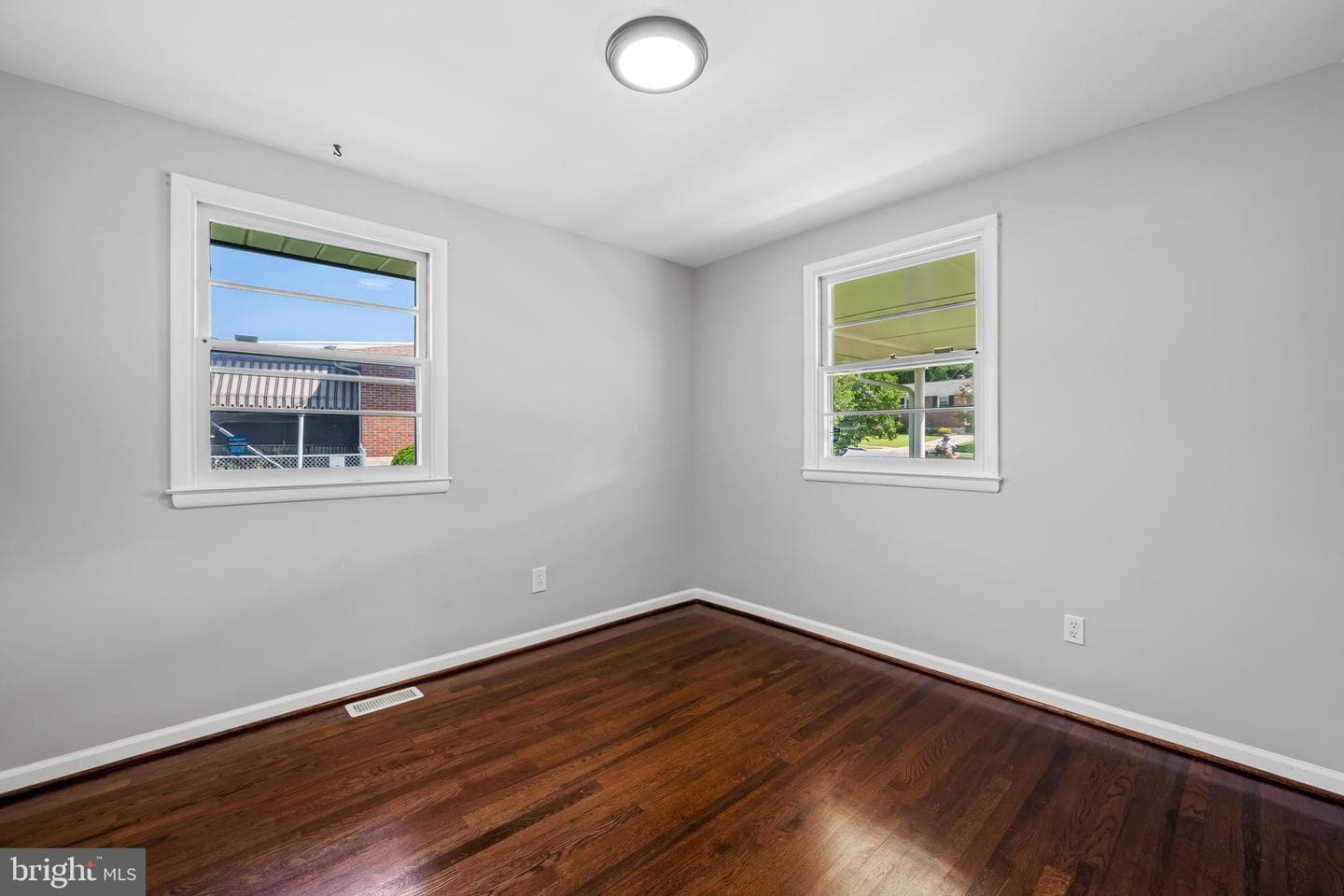 900 Essex Square photo 16