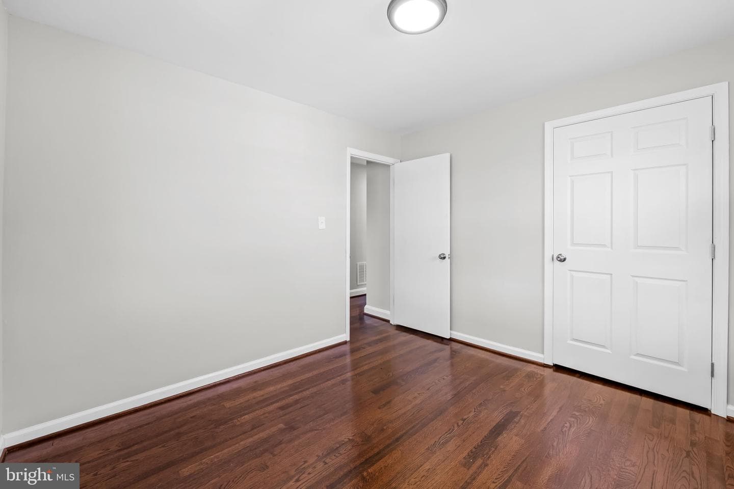 900 Essex Square photo 17