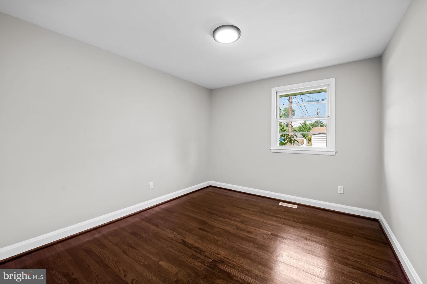 900 Essex Square photo 18