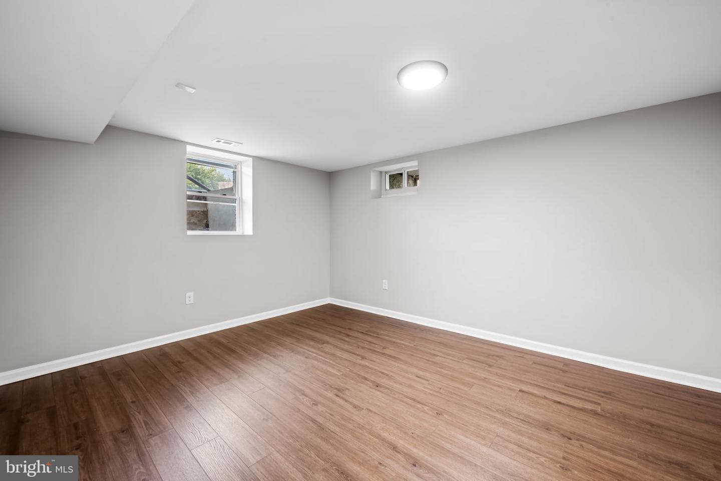 900 Essex Square photo 23
