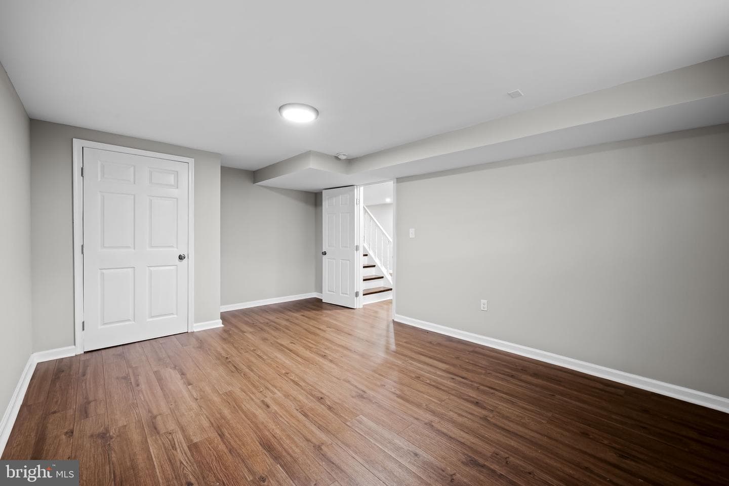 900 Essex Square photo 24