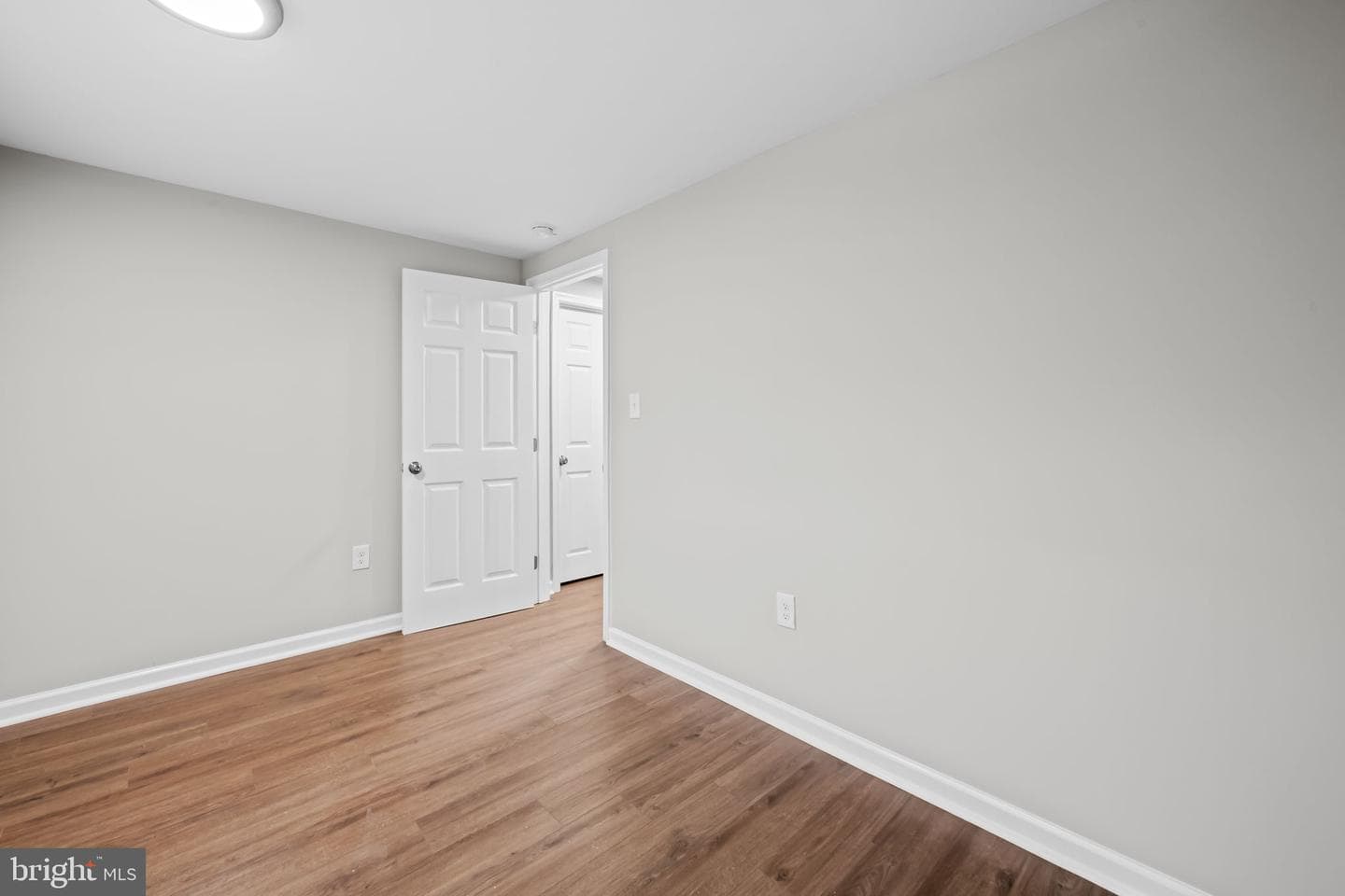 900 Essex Square photo 26