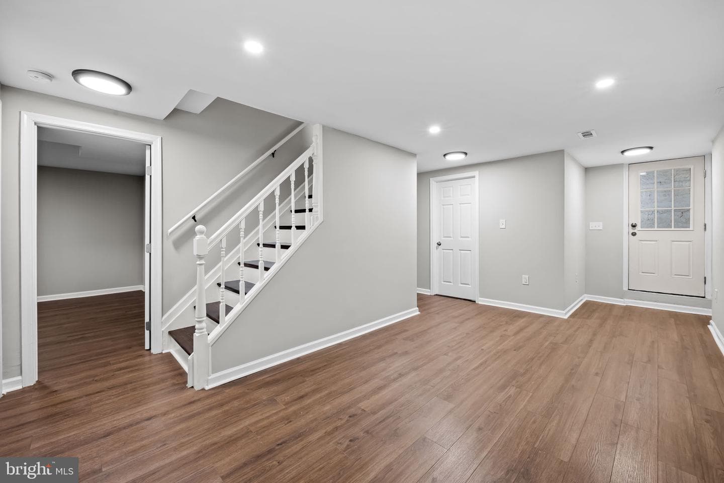 900 Essex Square photo 27