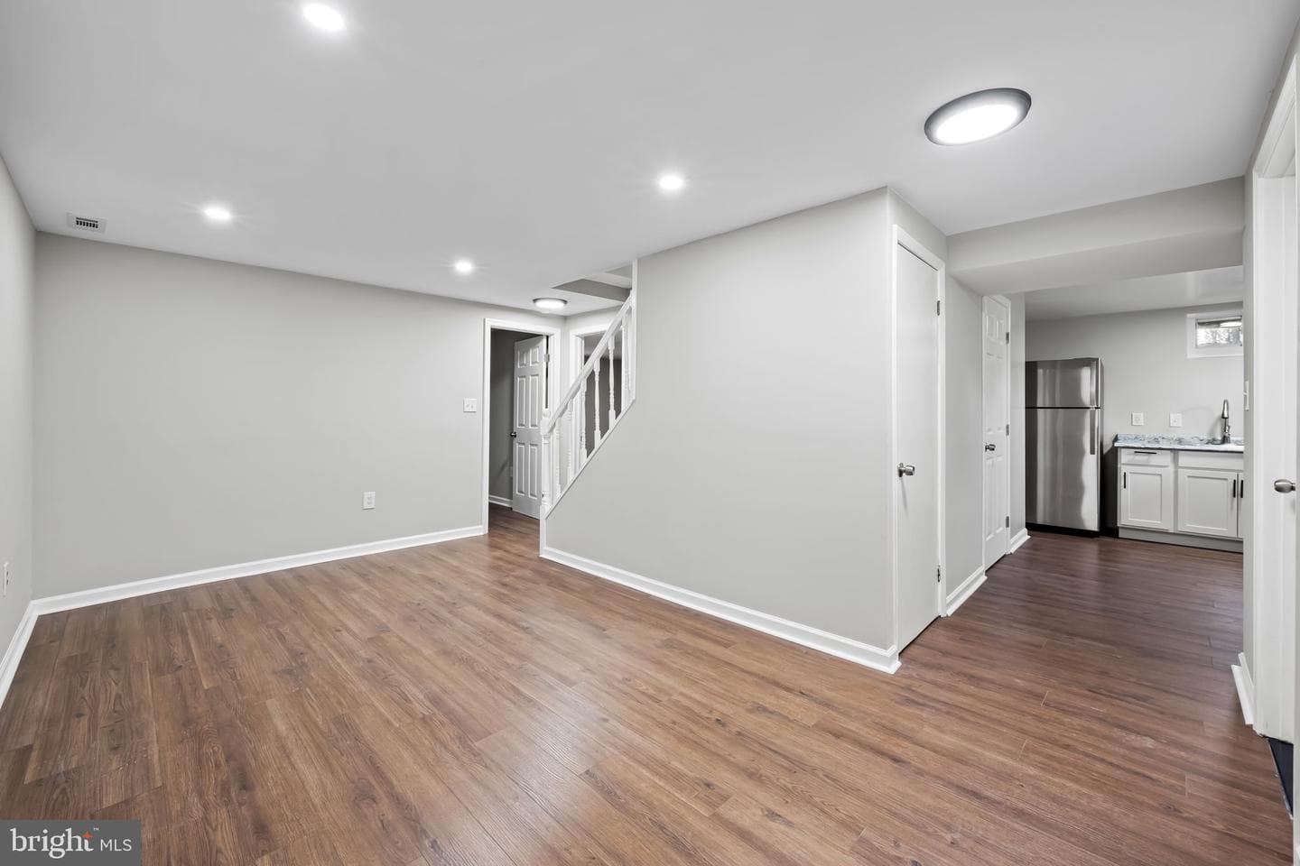 900 Essex Square photo 28