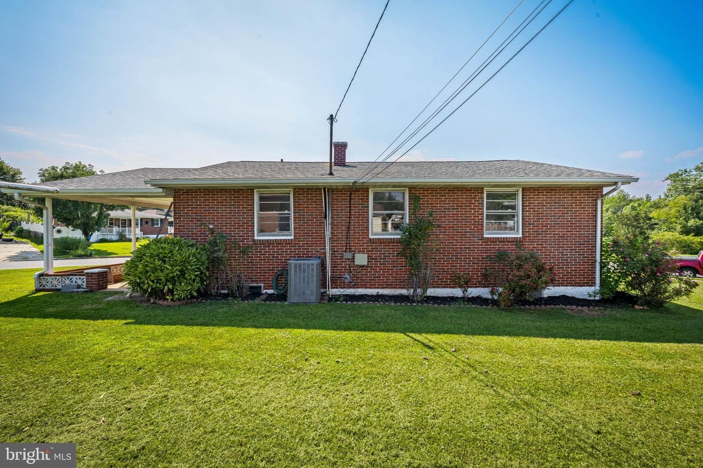 900 Essex Square photo 35