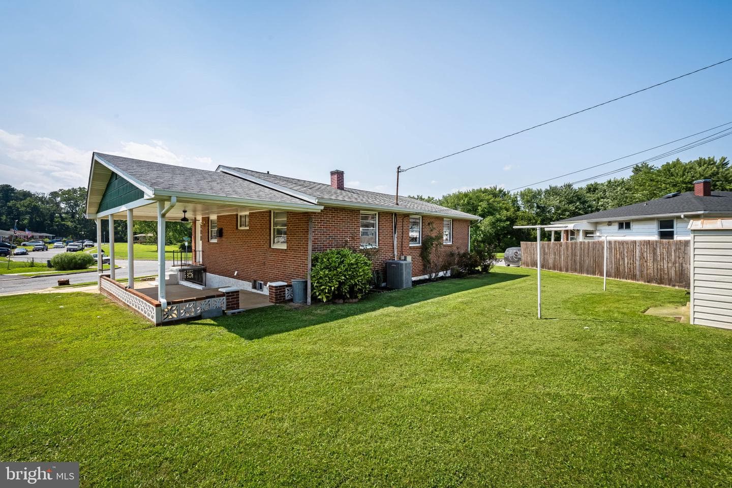 900 Essex Square photo 36