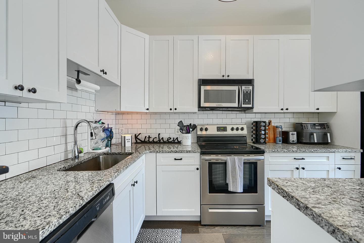 687 Seawave photo 29