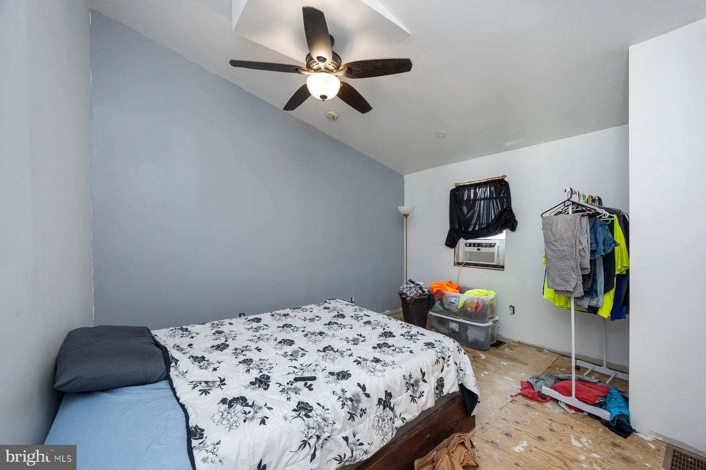 315 Riverside Drive photo 24