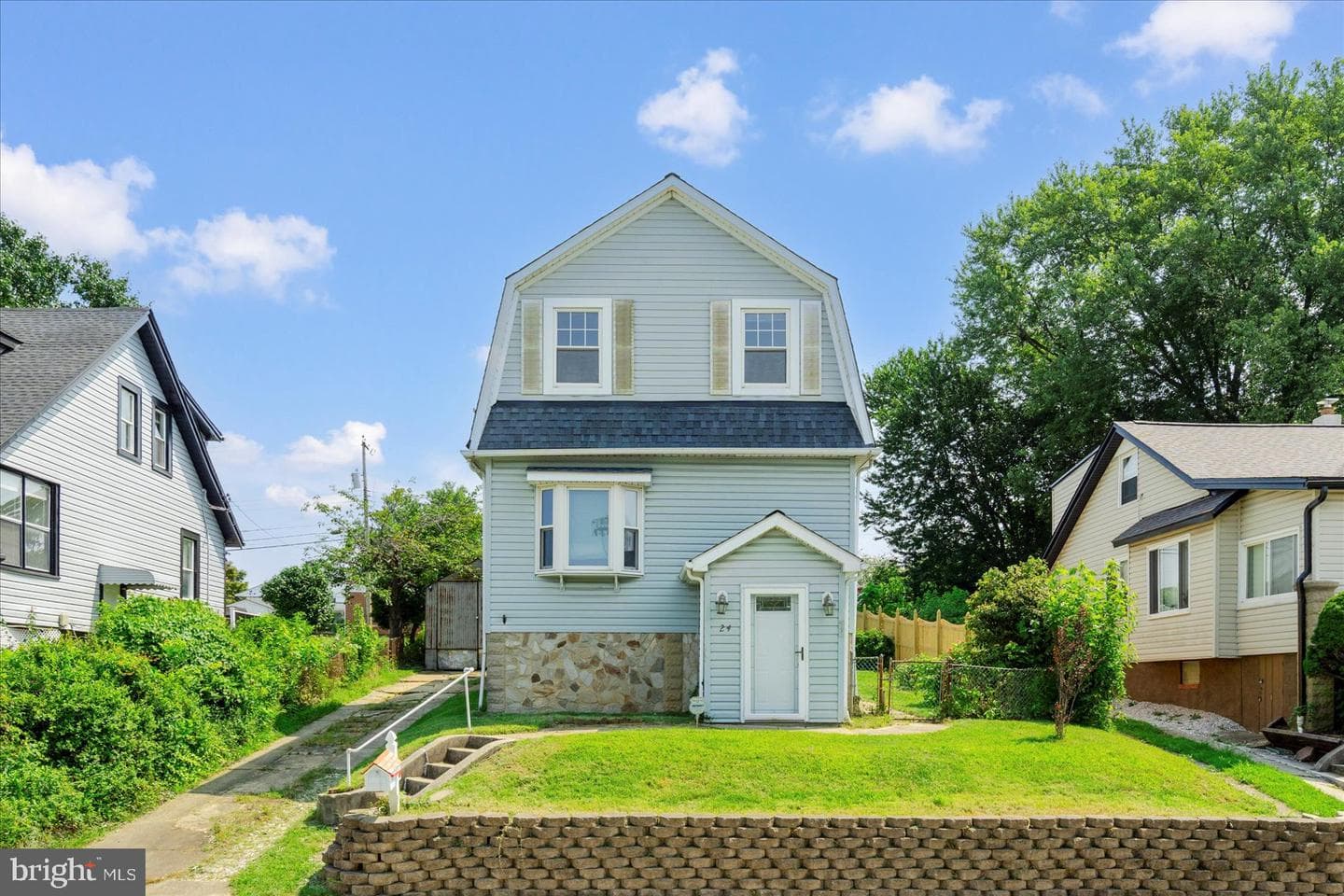 24 Henry Avenue photo 2