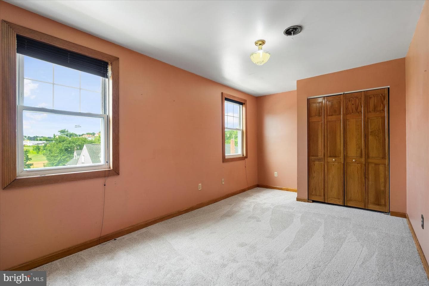24 Henry Avenue photo 25