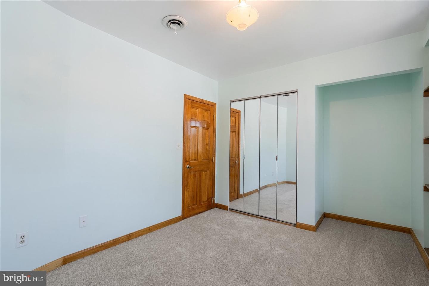 24 Henry Avenue photo 28